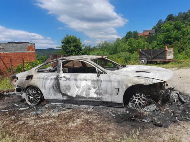 Zapaljen auto u Novom Gradu - Foto: RTRS