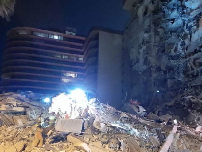 Srušena zgrada (Foto: Twitter) - 