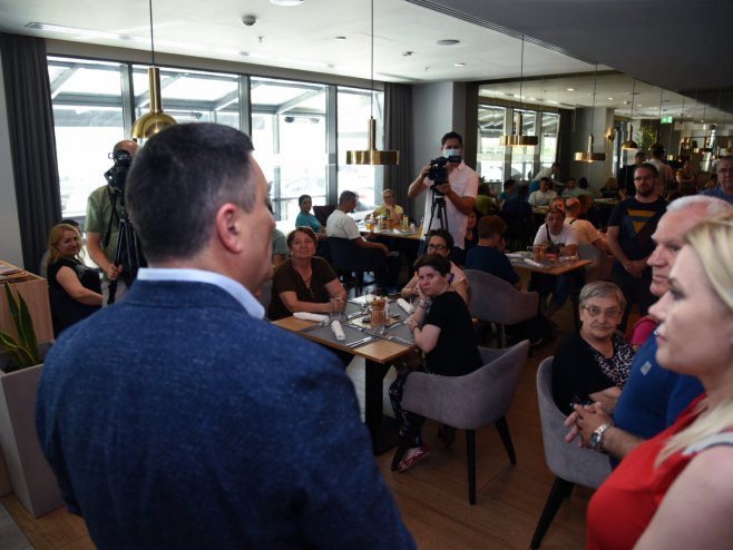 Vlado Đajić upriličio prijem za djecu i mlade Vlado Đajić upriličio prijem za djecu i mlade - Foto: SRNA