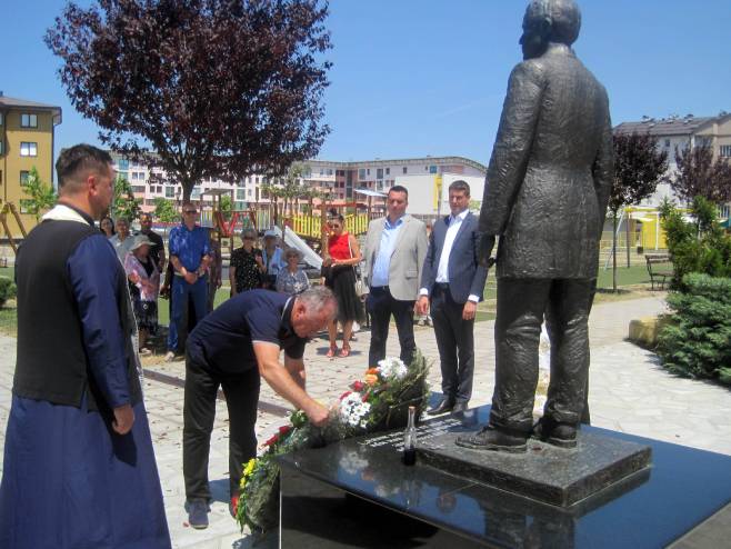 Odata počast stradalim pripadnicima "Mlade Bosne" - Foto: SRNA