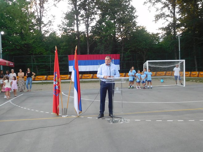Milorad Dodik na otvaranju turnira u Slatini - Foto: SRNA