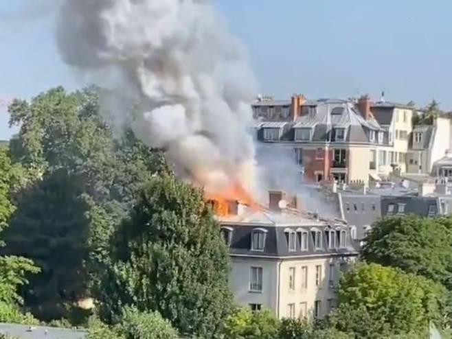 Požar pored rezidencije francuskog premijera u Parizu - Foto: Screenshot