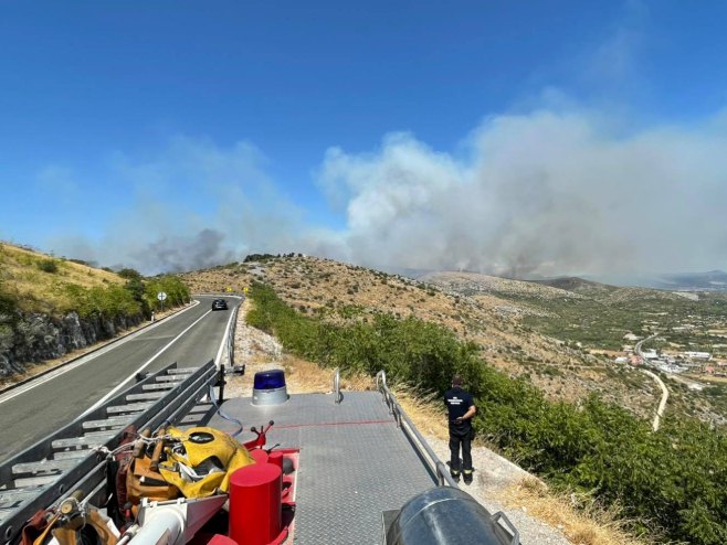 Požar kod Trogira (foto: facebook.com/dvdtrogir) - 