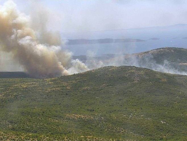 Požar kod Trogira (foto: hvz.gov.hr) - 