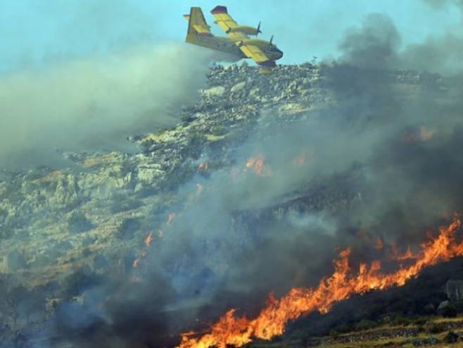 Požar u Trogiru (Foto: novi.ba) - 