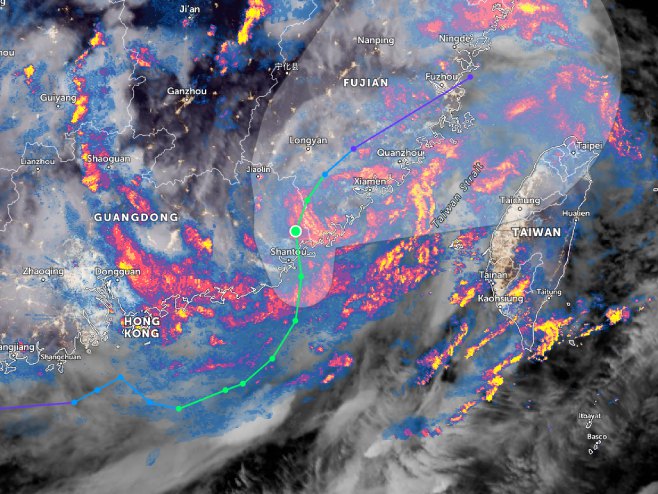 Tajfun Lupit (foto: zoom.earth/storms/lupit-2021) - 