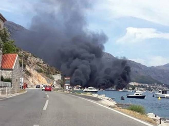 Požar kod Dubrovnika (Foto: Radarska kontrola Dubrovnik/Dubrovački Dnevnik/Nikša Klečak) - 