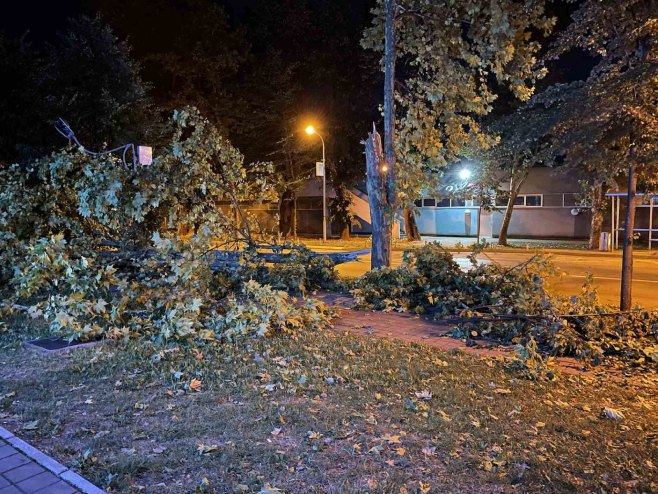 Banja Luka: Posljedice nevremena Banja Luka: Posljedice nevremena - Foto: RTRS