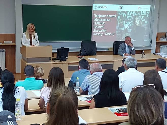 Počela obuka za 1.500 nastavnika za primjenu STEAM laboratorija (Foto: Ministarstvo obrazovanja) Počela obuka za 1.500 nastavnika za primjenu STEAM laboratorija (Foto: Ministarstvo obrazovanja) -