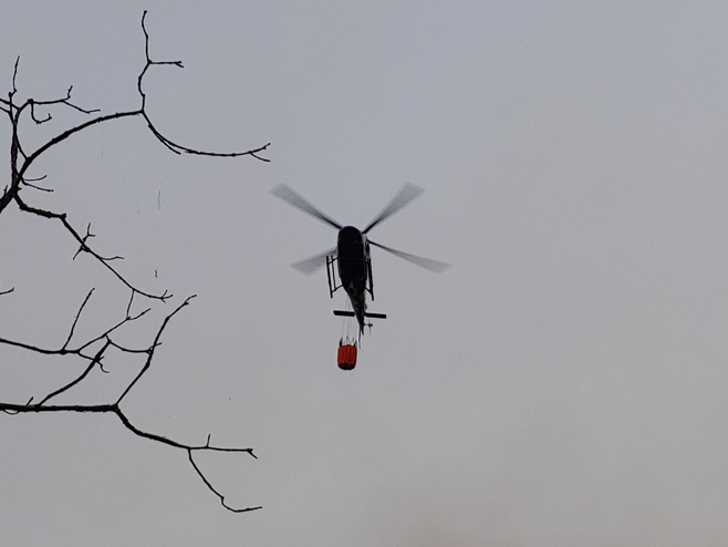 Helikopter - gašenje požara - Foto: SRNA