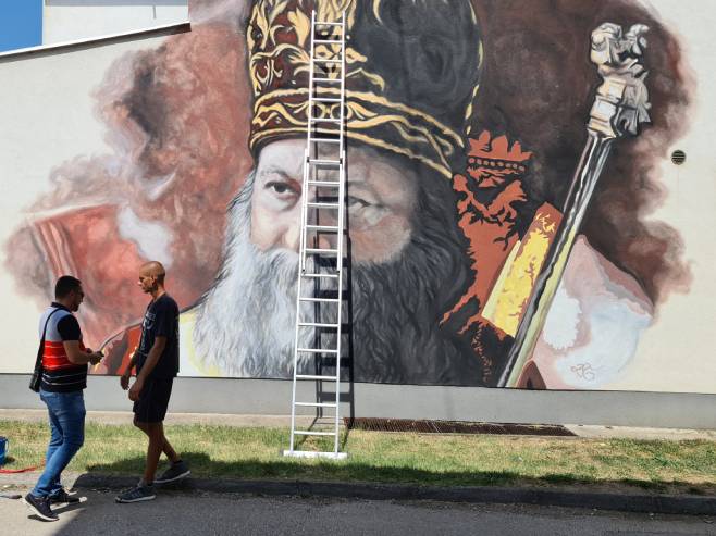Ulica u Doboju dobija mural patrijarha Porfirija - Foto: SRNA