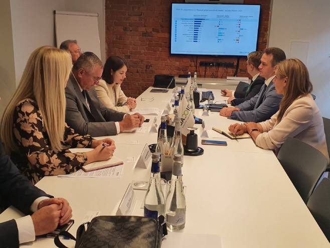 Radovan Višković sa predstavnicima kompanije "Biokad" Radovan Višković sa predstavnicima kompanije "Biokad" - Foto: Twitter