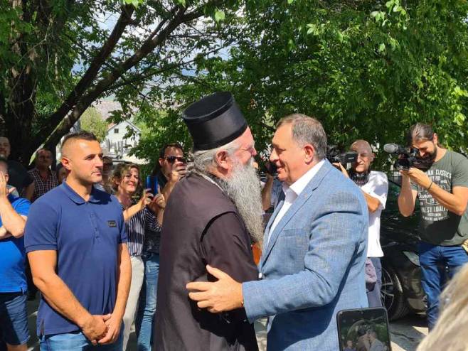Milorad Dodik i mitropolit Јoanikije - Foto: RTRS