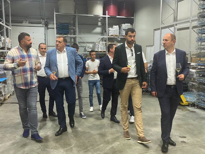 Milorad Dodik posjetio vinariju "Vukoje" u Trebinju - Foto: SRNA