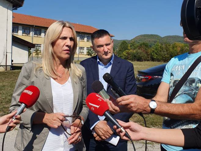Željka Cvijanović i Vlado Đajić u Potkozarju - Foto: RTRS
