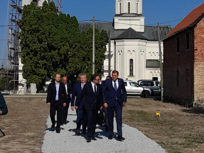 Dodik u Јasenovcu - Foto: RTRS