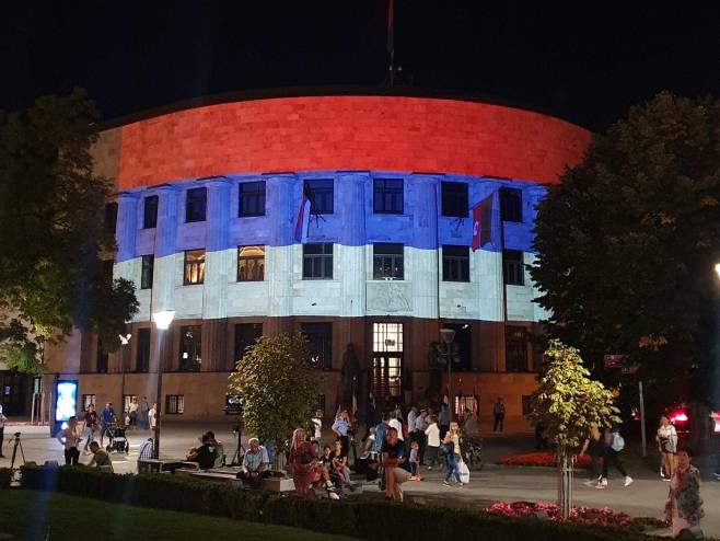 Palata Republike u bojama srpske zastave - Foto: RTRS