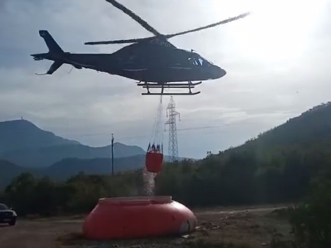 Helikopterski servis Srpske gasi požar (arhiv) - Foto: RTRS