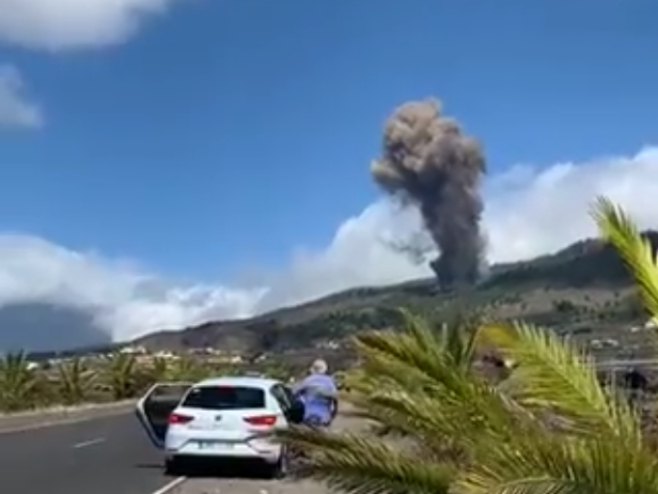 Erupcija vulkana na La Palmi (foto: twitter.com/involcan) - 
