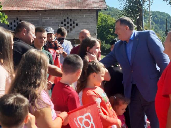 Dodik u posjeti porodici Ritan - Foto: RTRS