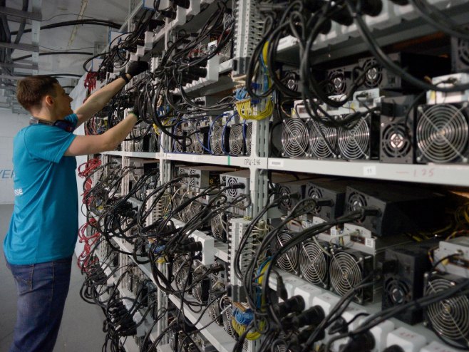Mašine za proizvodnju bitkoina - Foto: AFP