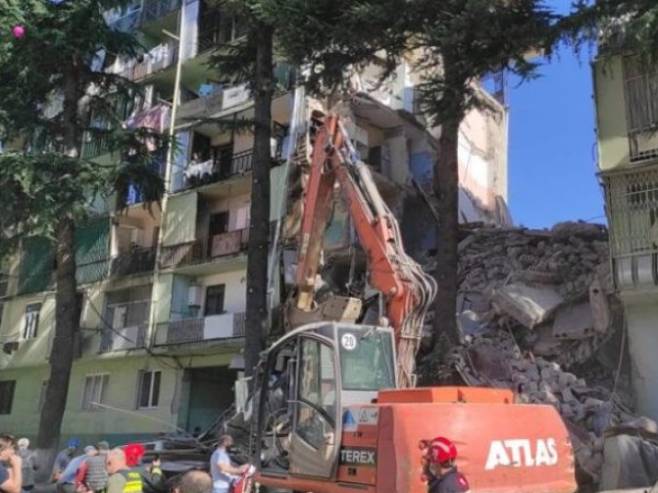 Urušila se zgrada u Gruziji (Foto: frontnews.ge) - 