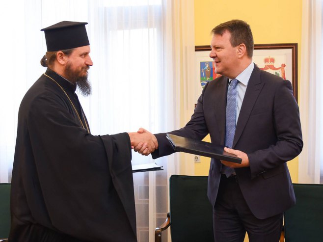 Potpisan ugovor o donaciji AP Vojvodine manastiru Rmanj (Foto: TANJUG/ POKRAJINSKA VLADA AP VOJVODINE/ ANDREJ PAP) - 