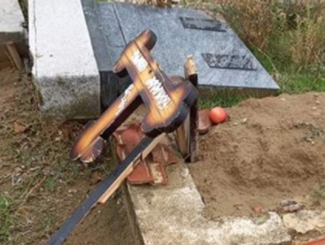 Srpsko groblje u Orahovcu-vandalizam (Foto: Radio Goraždevac) - 