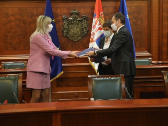 Žofre uručio izvještaj Evropske komisije o napretku Srbije Žofre uručio izvještaj Evropske komisije o napretku Srbije - Foto: TANЈUG