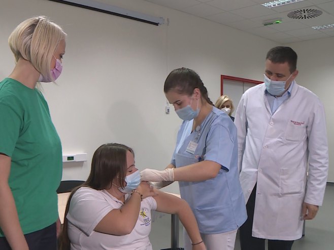 Vakcinacija štićenika Daun sindrom centra Banjaluka - Foto: RTRS