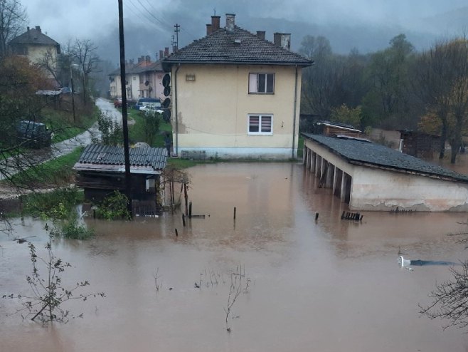 Izlivanje rijeke Bistrice u naselju Miljevina (foto: radiofoca.com) Izlivanje rijeke Bistrice u naselju Miljevina (foto: radiofoca.com) -