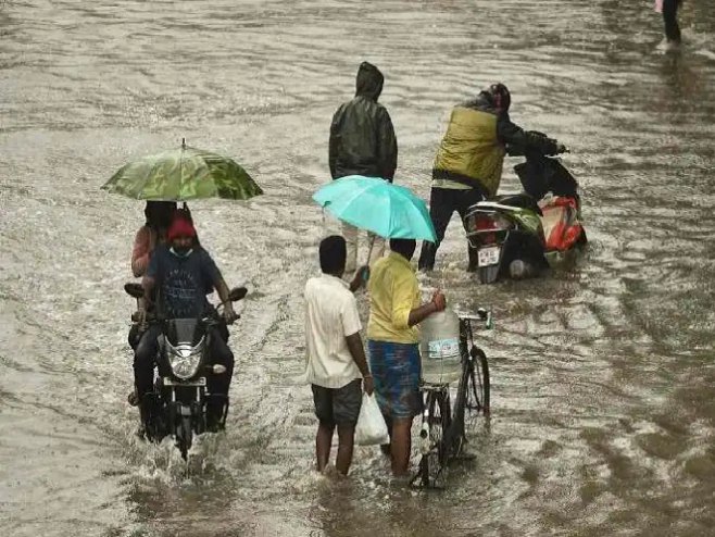 Poplave u Indiji (foto: newsdailyindia.com) - 