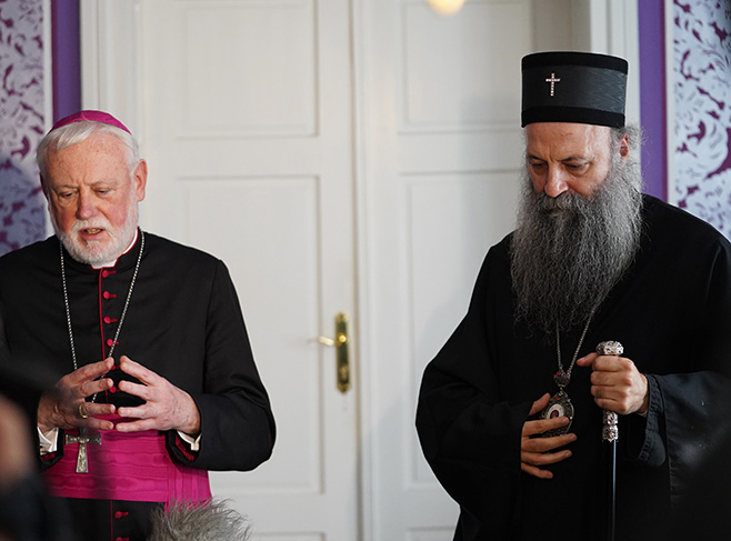 Patrijarh Porfirije i nadbiskup Galager (Foto: ANJUG/ DRAGAN KUJUNDZIC) - 