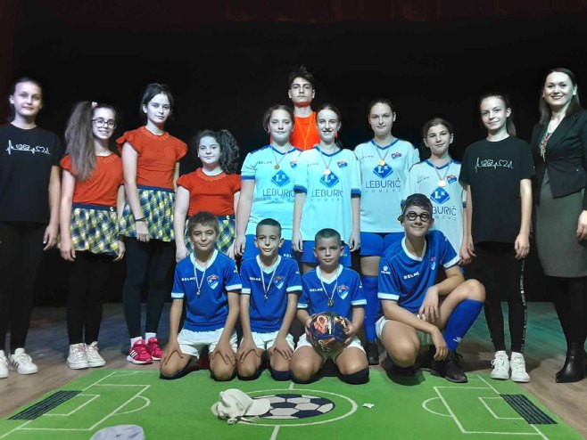U Prnjavoru predstava "I devojčice igraju fudbal" - Foto: SRNA