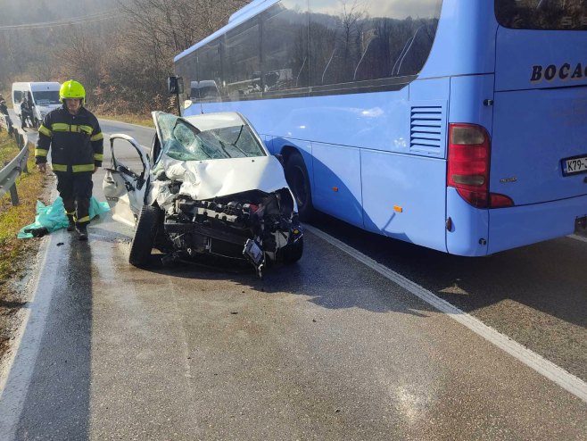 Saobraćajna nesreća u Banjaluci (foto: facebook.com / vatrogascibanjaluka123) - 