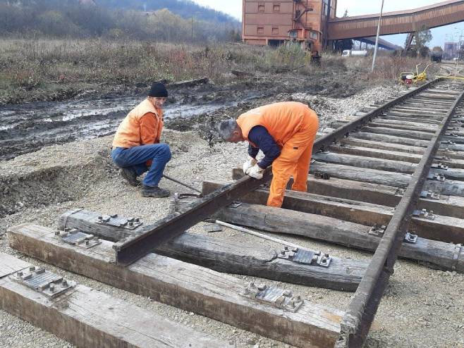 Novih 120 metara željezničkog kolosijeka u fabričkom krugu Alumina - Foto: SRNA