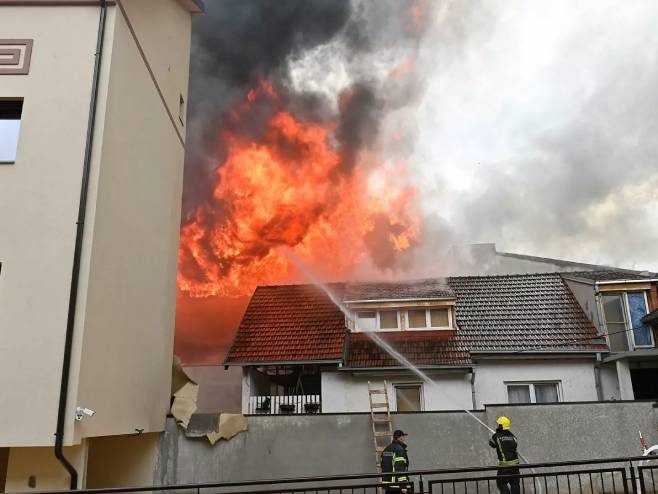 Bukti požar u centru Obrenovca (Foto: Predrag Mitić) - Foto: TANЈUG