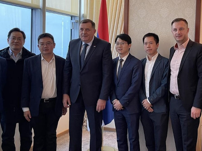 Dodik i Ćorić sa predstavnicima kineskih kompanija - Foto: SRNA