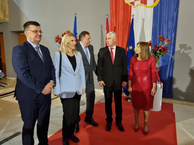 Cvijanović, Dodik i Tegeltija na božićnom prijemu u Mostaru - Foto: RTRS