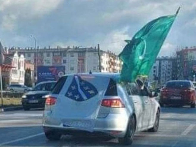 Istočno Sarajevo: Automobil sa zastavom tzv. ARBiH (Foto: ATV) - 
