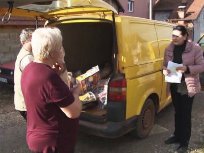 Kompanija Alumina obezbijedila božićne pečenice za socijalno ugrožene - Foto: RTRS