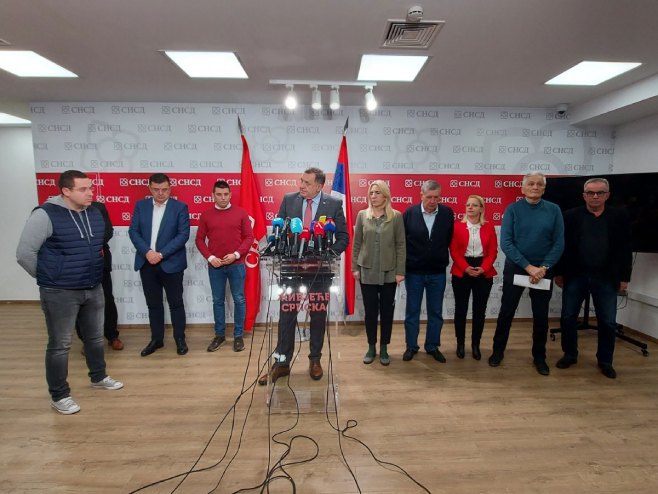 Konferencija za novinare nakon sjednice Izvršnog komiteta SNSD-a Konferencija za novinare nakon sjednice Izvršnog komiteta SNSD-a - Foto: RTRS