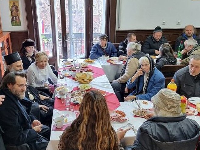 Patrijarh Porfirije na Božićnom ručku sa potrebitima (foto: spc.rs) - 
