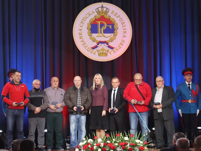 Predsjednica Cvijanović uručila odlikokvanja - Foto: RTRS