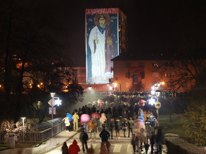 Navijači Crvene zvezde fočanske "Delije čestitali Dan Republike - 