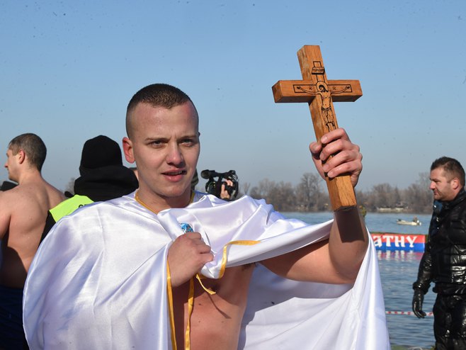 Đorđe Lukić pobjednik u plivanju za Časni krst - Foto: RTRS