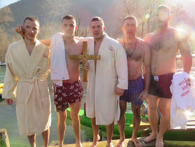 Plivanje za Časni krst, opština Јezero - 