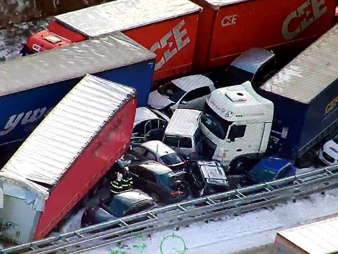 U Češkoj u nesreći na autoputu učestvovalo skoro 40 vozila (Foto: POLICIE ČR) - Foto: Twitter