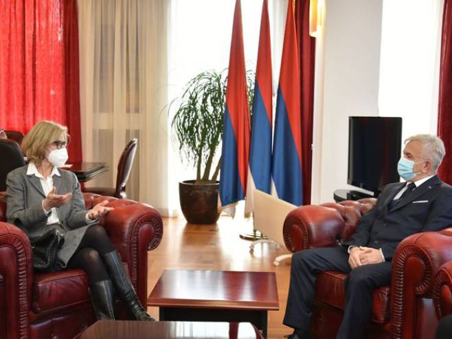 Nedeljko Čubrilović razgovarao sa Ulrike Hartman Nedeljko Čubrilović razgovarao sa Ulrike Hartman - Foto: SRNA