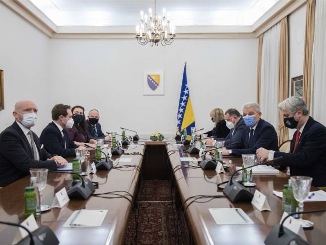 Dodik i Džaferović razgovarali sa britanskim parlamentarcima
